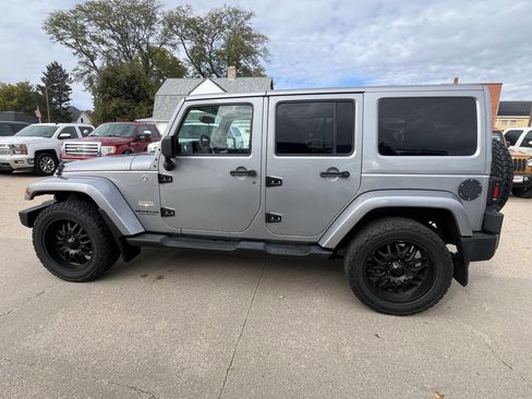 Used 2015 Jeep Wrangler Unlimited Sahara w/ Dual Top Group AWD/4WD image 13