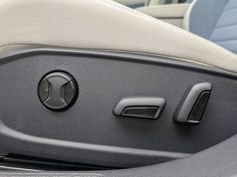 Certified 2025 Volkswagen Jetta SE FWD image 20