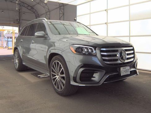 Used 2025 Mercedes-Benz GLS 450 4MATIC w/ AMG Line Exterior image 5