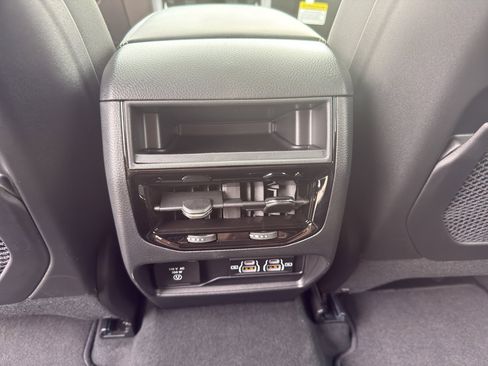 New 2025 Jeep Grand Cherokee Altitude w/ Trailer Tow Package image 31