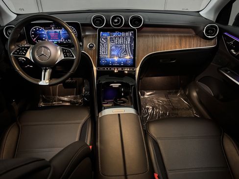 Certified 2025 Mercedes-Benz GLC 350e 4MATIC image 33