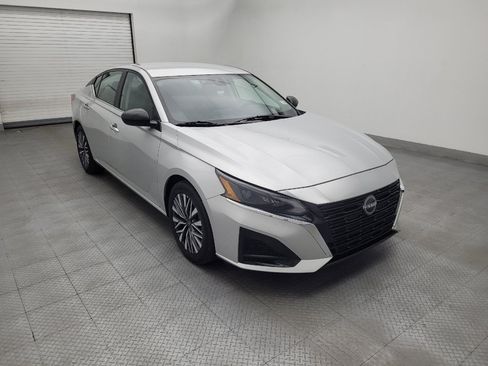 Used 2024 Nissan Altima 2.5 SV FWD image 13