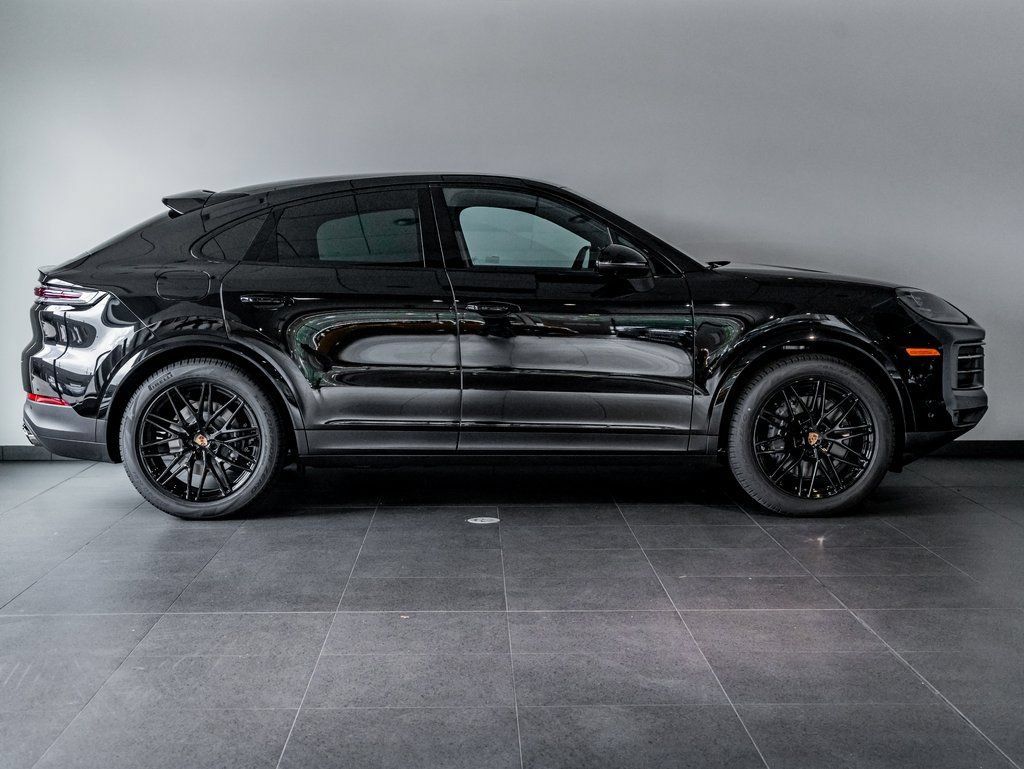 Certified 2025 Porsche Cayenne Coupe AWD/4WD image 8