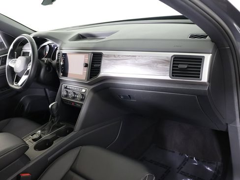 Used 2020 Volkswagen Atlas Cross Sport SE image 27