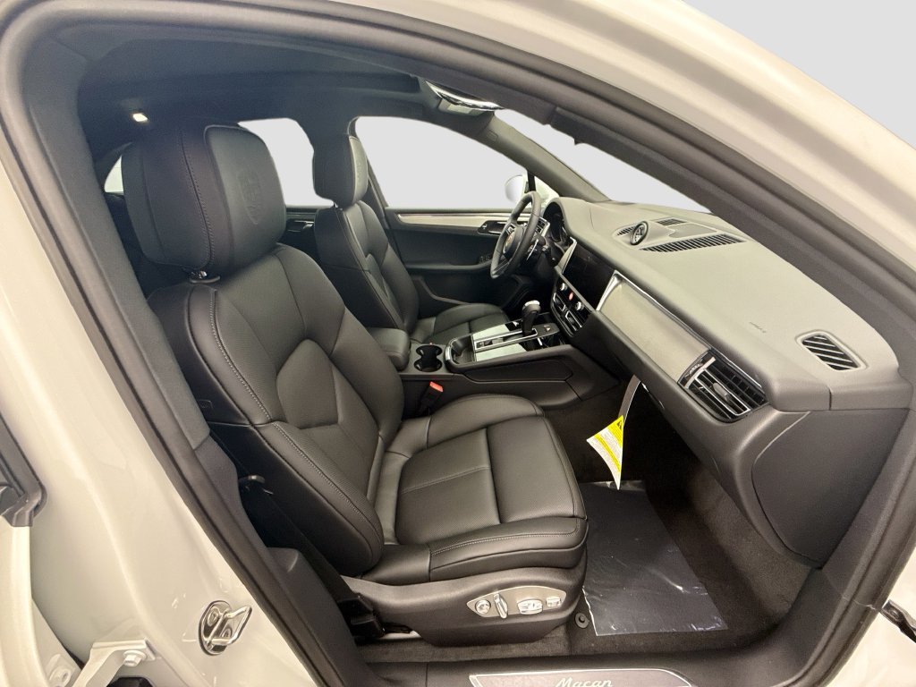 Used 2026 Porsche Macan AWD/4WD image 22
