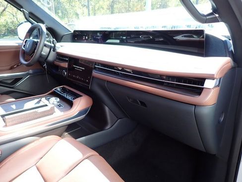 New 2025 Lincoln Navigator Reserve image 12