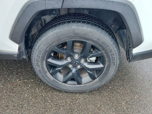 Used 2021 Toyota RAV4 LE FWD image 38