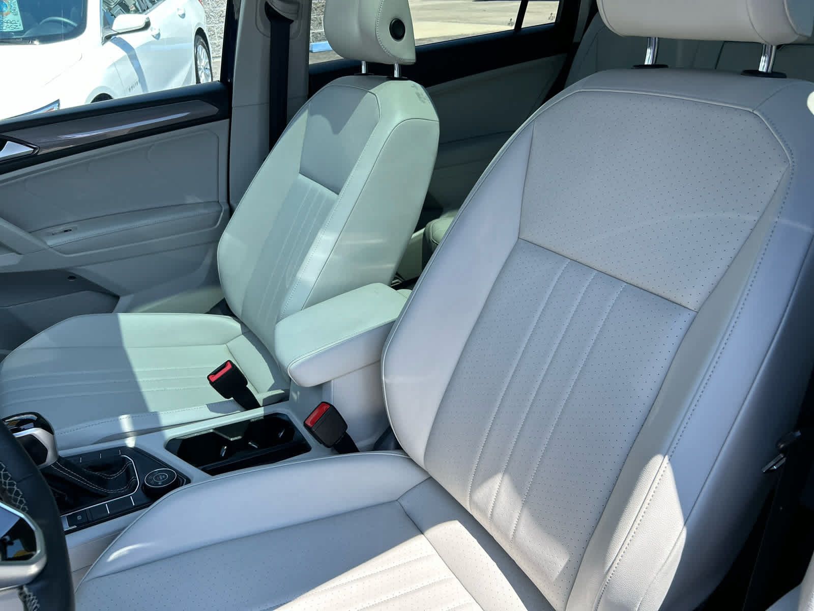 Used 2023 Volkswagen Tiguan SE w/ Panoramic Sunroof Package AWD/4WD image 13