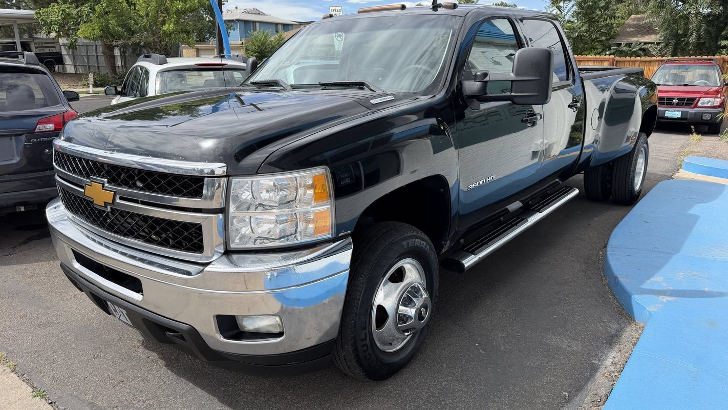 Used 2014 Chevrolet Silverado 3500 LTZ w/ LTZ Plus Package AWD/4WD image 5