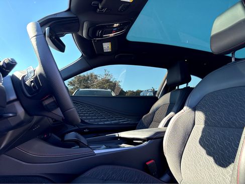 Used 2025 Dodge Charger R/T w/ Sun & Sound Package image 18