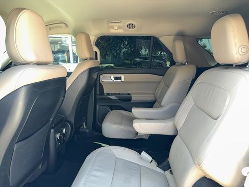 Used 2020 Ford Explorer Limited image 16