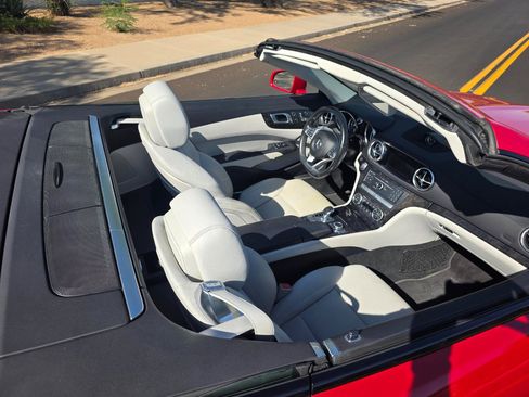 Used 2017 Mercedes-Benz SL 550 w/ Driver Assistance Package image 39