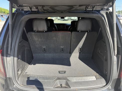 Used 2023 GMC Yukon Denali Ultimate AWD/4WD image 9