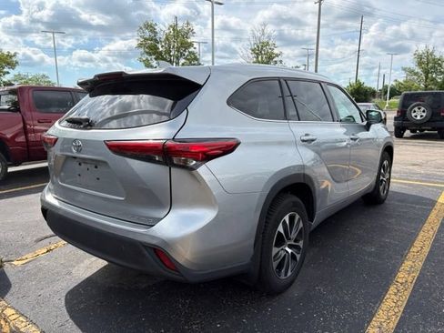 Used 2021 Toyota Highlander XLE AWD/4WD image 6