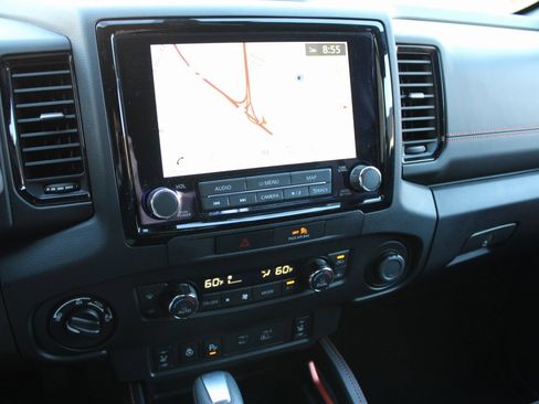 Used 2022 Nissan Frontier PRO-4X image 6