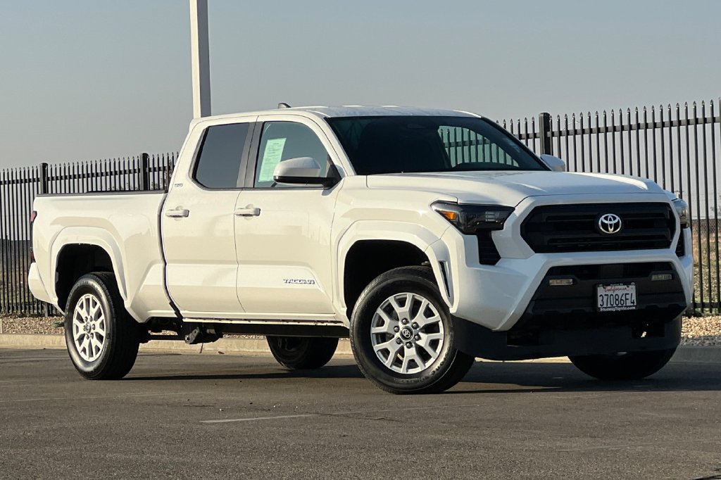 Certified 2025 Toyota Tacoma SR5 AWD/4WD image 2