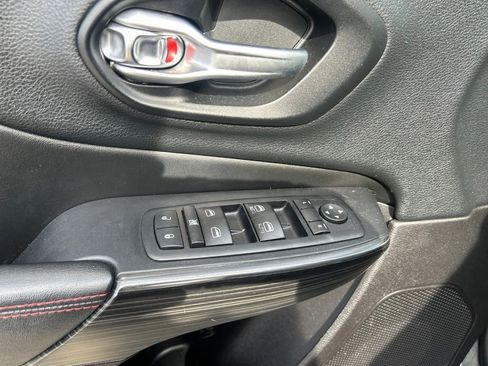 Used 2015 Jeep Cherokee Trailhawk w/ Comfort/Convenience Group AWD/4WD image 15