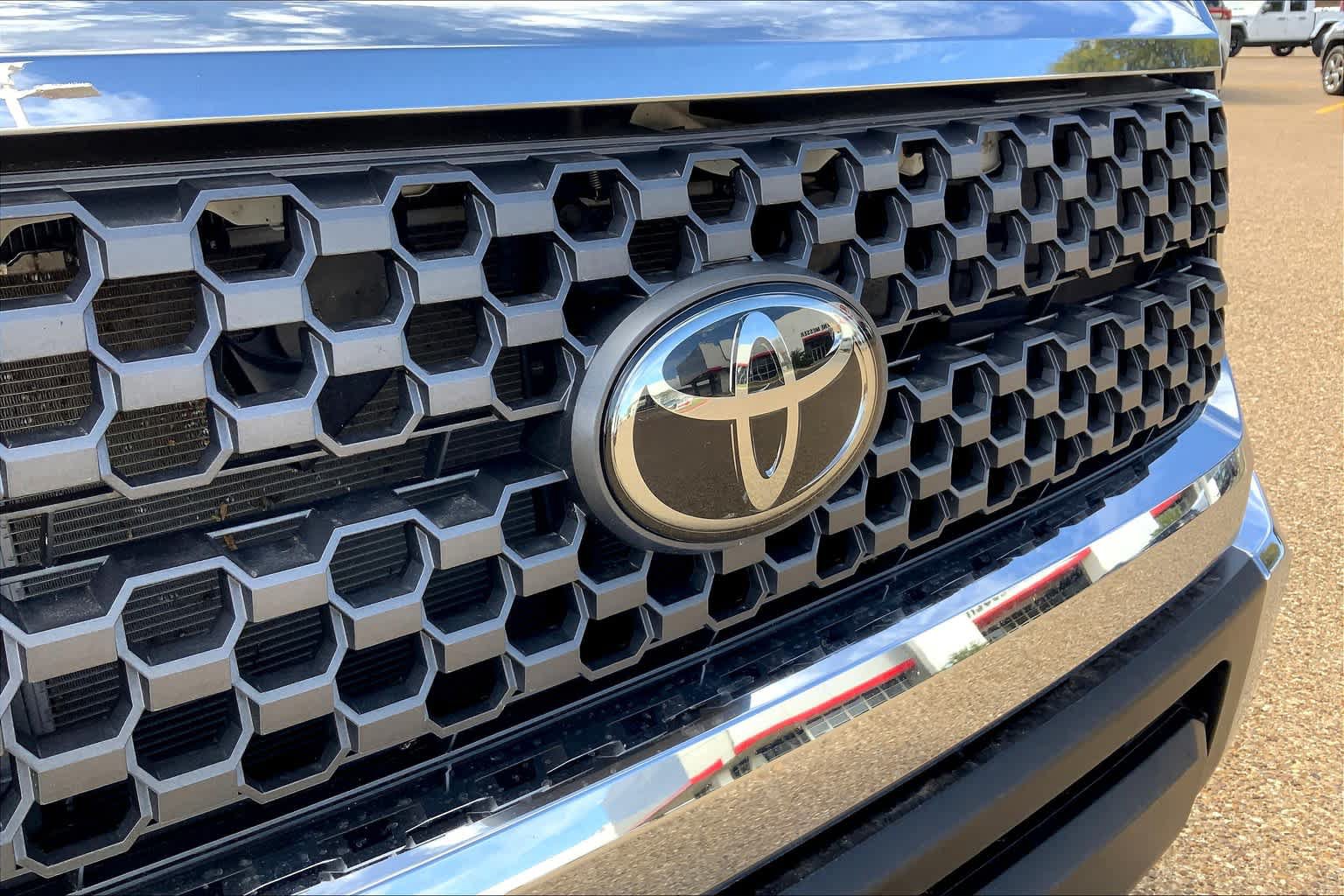 Used 2020 Toyota Tundra SR5 w/ SR5 Upgrade Package AWD/4WD image 30