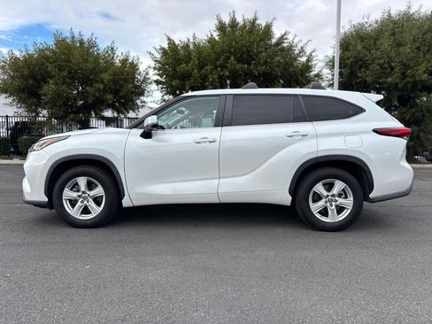 Certified 2023 Toyota Highlander L image 7
