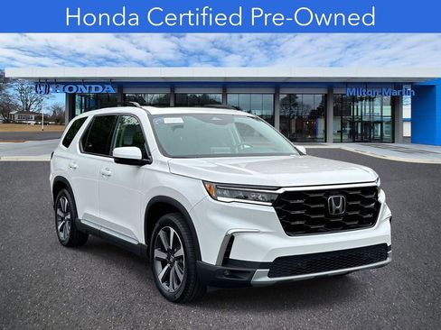 Used 2025 Honda Pilot Touring image 1