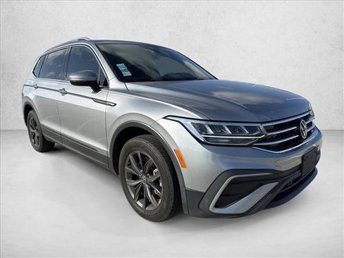 Used 2023 Volkswagen Tiguan SE FWD image 3