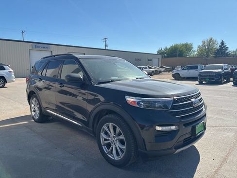 Used 2020 Ford Explorer XLT w/ Equipment Group 202A AWD/4WD image 4