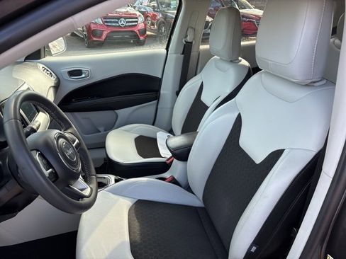 Used 2021 Jeep Compass Latitude image 18