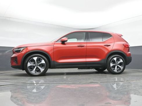 Used 2023 Volvo XC40 B4 Plus w/ Driver Assist Package FWD image 38