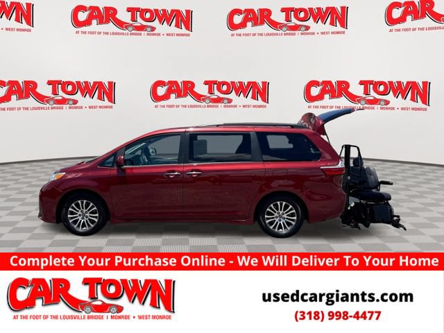 Used 2019 Toyota Sienna XLE FWD image 1