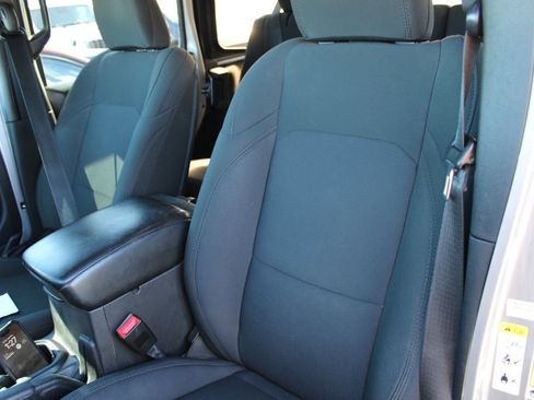 Used 2018 Jeep Wrangler Unlimited Sport S image 20