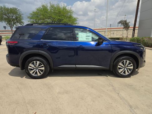 New 2026 Nissan Pathfinder SL FWD image 2