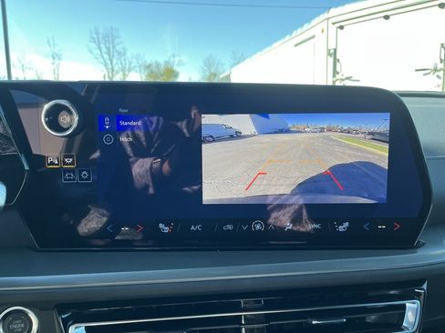 New 2026 Chevrolet Traverse LT image 17