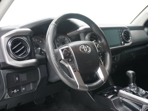 Used 2021 Toyota Tacoma SR5 w/ SR5 Appearance Package (SM) RWD image 11