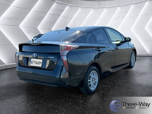 Used 2017 Toyota Prius Three image 5