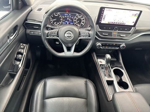Used 2024 Nissan Altima 2.5 SR w/ SR Premium Package image 4