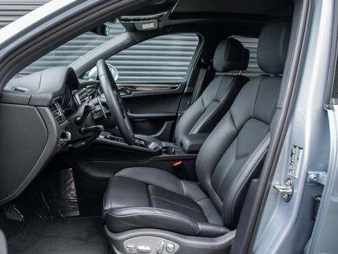 Certified 2026 Porsche Macan AWD/4WD image 5
