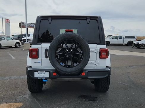 Used 2023 Jeep Wrangler Sahara w/ Cold Weather Group image 20