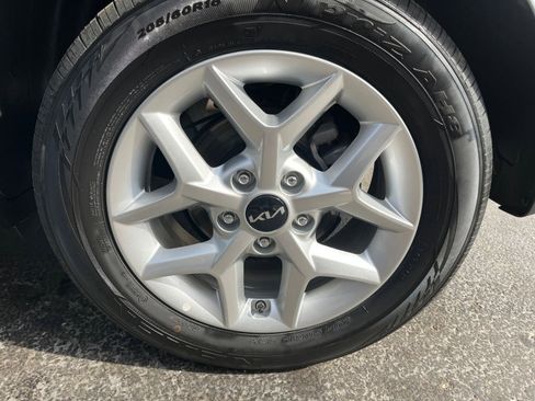 Used 2025 Kia Soul LX w/ LX Technology Package image 28