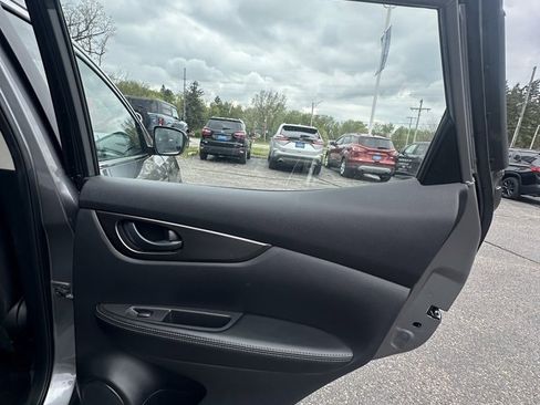 Used 2021 Nissan Rogue Sport S image 16