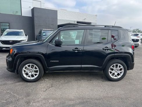 Used 2022 Jeep Renegade Latitude image 2