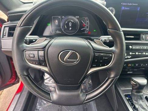 Used 2022 Lexus ES 300h w/ Luxury Package image 18