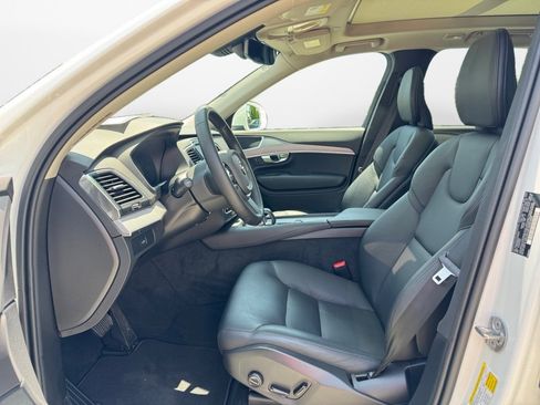 Certified 2025 Volvo XC90 B5 Core AWD/4WD image 9