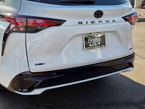Used 2026 Toyota Sienna XSE FWD image 5