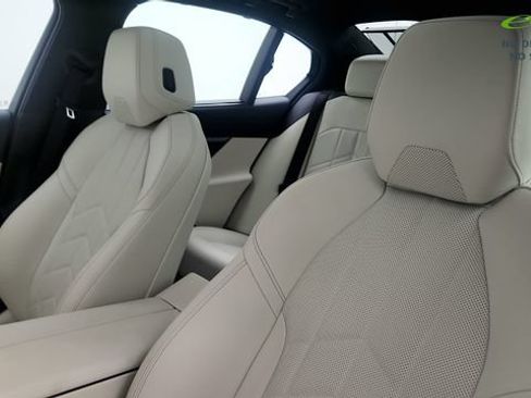 Used 2024 BMW i5 eDrive40i w/ Executive Package RWD image 44
