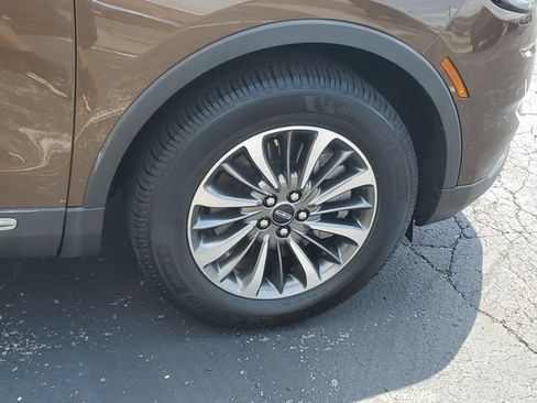 Used 2022 Lincoln Nautilus FWD w/ Premium Package image 8