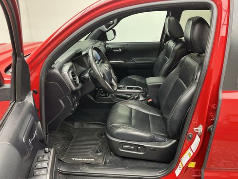 Used 2020 Toyota Tacoma TRD Sport w/ TRD Premium Sport Package image 3