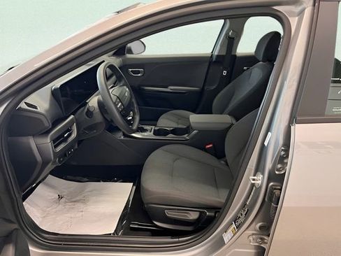 Used 2025 Kia K4 LXS image 16