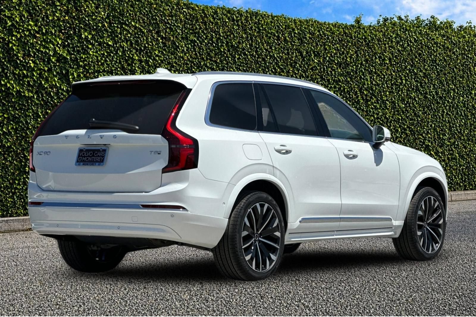 New 2026 Volvo XC90 T8 Plus w/ Protection Package Premier AWD/4WD image 6