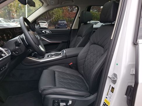 Certified 2024 BMW X7 xDrive40i w/ Premium Package image 11