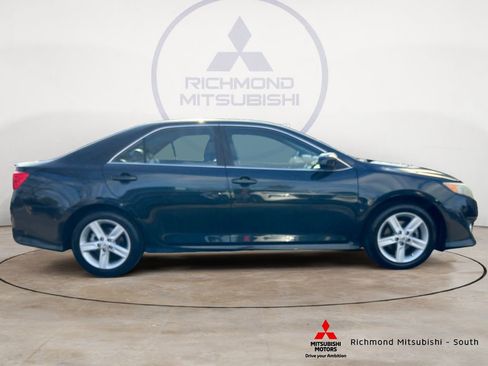 Used 2013 Toyota Camry SE image 2